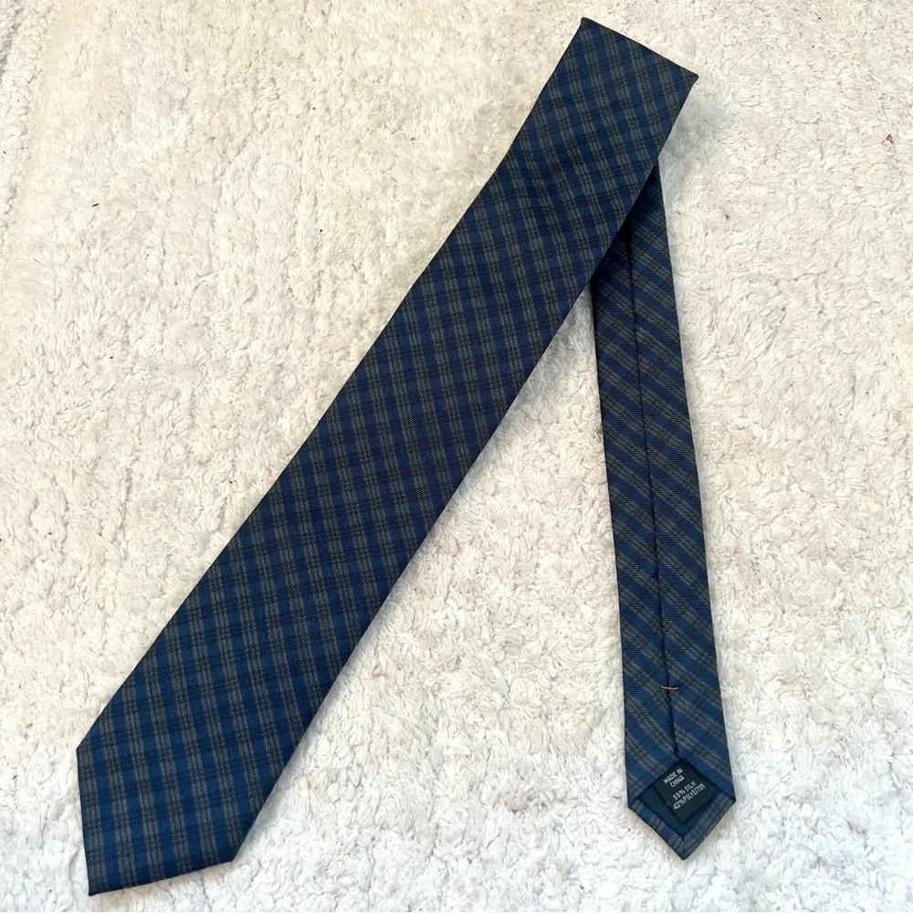 NWT Joseph Abboud Navy and Gray Checkered Tie
